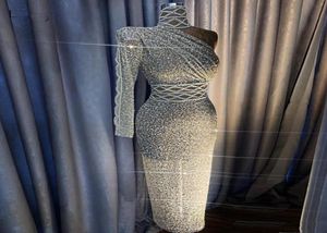 2020 Ny Sparkle Silver Sequined Crystal Straight Prom Dresses Luxury One Shoulder Rhinestones Prom Glänningar Te Längdhög krage VE3490814
