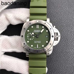 Luksusowy patelnia męska zegarek zegarek na rękę zegarek na rękę szafirowe lustro Sapphire Automatyczny ruch rozmiar 44 mm gumowy pasek