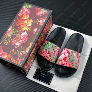 Designer Sandals Italy Slippers paris Rubber Slides Sandals Floral Brocade Women Men luxury Flat Bottoms Flip Flops Womens Fashion Striped Beach slippers