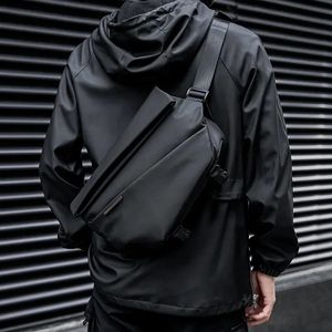 Mate Elan Premium Водонепроницаемая магнитная пряжка мешок кросс -сад личность мода Men Messenger Black Минималистские мешки на плече 240326