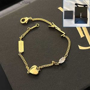 Charm Armband 18K Gold Plated Chain Armband Märkesdesigner Luxury Brand Armband Box Packaging Boutique Diamond Letter Armband Elegant Luxur Y240416ZB0V