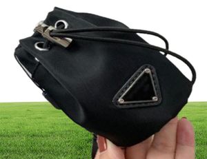 2022 GIRL MINI WALLETS EARPHERPOLKAR Luxury Sier Hardware Chain Nylon Canvas Pouch Women Coin Purses Fashion Black Key Bag2206625