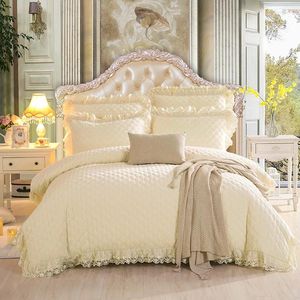 Bedding Sets Luxury Korean Princess Style Beige Pink Winter Fleece Fabric Thick Set Duvet Cover Bed Sheet Lace Skirt Pillowcases