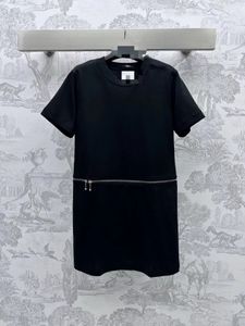 2024 Spring Black Women Feminino Duas peças Designer de vestido Mangas curtas o pescoço mulheres tampos e saias conjuntos 4089