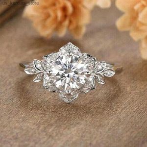 Cluster Rings Huitan Chic Flower Design Cubic Zirconia Rings Women for Wedding Ceremony Party Finger Accessories Newly Designed Trendy Jewelry240408