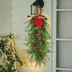 Dekorativa blommor Julkrans för ytterdörr Garland Trädvägg Heminredning Grön tallnålar Röda bollprydnader
