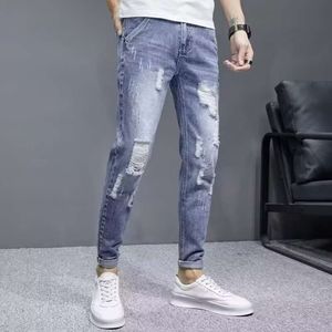 2024 Sommer Neues Big Hole Nine Point Jeans Männer schlanker Fit Small Foot Casual Bebgar Trendy Hosen