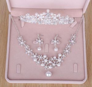 2017 Cheap Shiny Bridal Jewelry Wedding Bridal Rhinestone Pearls Accessories Necklace Earring Ear Stud Style Sets Silver Quincea8552359