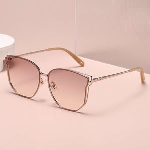 2024 O occhiali da sole di New Designer per le donne Brand Brand Brand Fashion Cat Eye Outdoor Trendy Street Shooting Sunte Protection Omplani da sole per donne