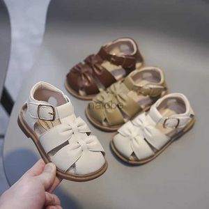 Slipper Roman Style Baby Girls Sandals 2023 Summer Children Casual Shoes Kids Cut-Out Beach Sandaler Bekväma mjuksolade spädbarnsskor 2448