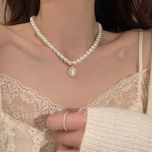 2024 Pendant Necklaces Pearl necklace for women designer necklaces versatile niche high-end beaded sweater chain Ins style new temperament neck chain accessories