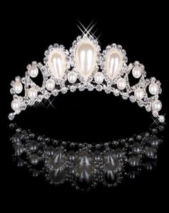 Billiga 18017 Vacker elegant mitation Pärla strassinlägg inlay krona tiara bröllop brud hårkamkronor för prom fest kväll5224655