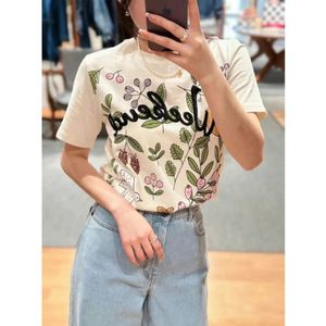 Versão correta do MA 2023 Spring New Women's Heavy Indústria de mangas curtas de mangas curtas Camiseta estampada de plantas bordadas