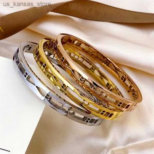 Очарование браслетов Классические дизайнерские браслеты женский браслет буква манжета роскошные ювелирные изделия впадины из 18 -каратного золота.