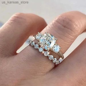 Cluster Rings Huitan изысканные двойные наборные наборные кольца для женщин с мощеной хрустальной кубической цирконии серебряной цветной тренд свадебной тенденции New Jewelry240408