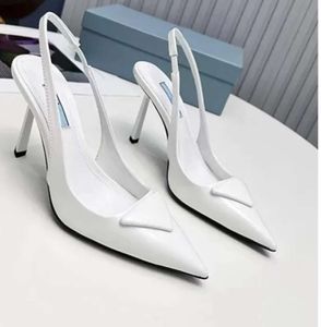 Klänningskor lyxvarumärken 2024 Designer Sandal High Heels Low Heel Black Brushed Leather Slingback Pumpar Black White Patent Leathers 35-40 Fashion Shoes 436545667