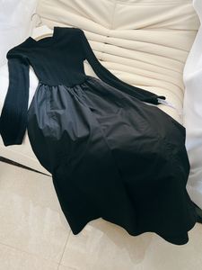 春秋の黒いソリッドカラーウールニットドレス長袖丸いネックパネルミディカジュアルドレスA4M251023チェックサイズチャートをお願いします