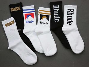 Rhude Men Socks Calcetines Women Designer Högkvalitativ Pure Cotton Comfort Brand Representativ deodorisering Absorb Sweat Let In Air Strumpor Black Flyword123