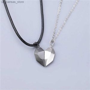 Pendant Necklaces INS Magnet Love Pendant Necklace Men Couple friendship Two Into One Heart Necklaces for Women Vintage Jewelry240408QDHH