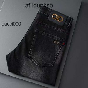 FJ01 mode trend jeans designer jeans mens mager jeans 2024 lyx denim byxa orolig rippad cyklist svart feragamos jean slim fit jeans metall