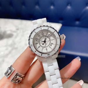 Lady's Quartz Chanells Watches Beyaz Seramik Safir Kristal Fabrikası Elmas Dial 33mm H5698 Bayanlar Kadın Moda Saatleri Kadın Tasarımcı Bilek saati 827