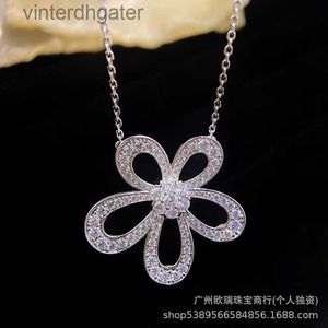 High Version Original 1to1 Brand Necklace Pure Silver Sunflower Necklace with Charm Light Luxury Diamonds Five Petal Designer High Quality Choker Necklace