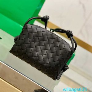 Роскошная кожаная сумка Bottegeneta Loop Bag Crossbody Divani Cowhide Woven Loop Small Camera Mag Women