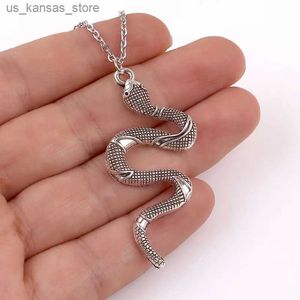 Pendant Necklaces New Ladies Snake Necklace New Animal Design Pendant Necklace Statement Simple Style Fashion Women Birthday Jewelry240408