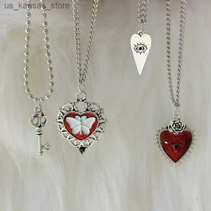 Подвесные ожерелья Goth Dewelry Red Heart Evil Eye Collece Men Men Punk Skull Lock Butterfly Pendate Collece для женщин Egirl аксессуары Fashion240408