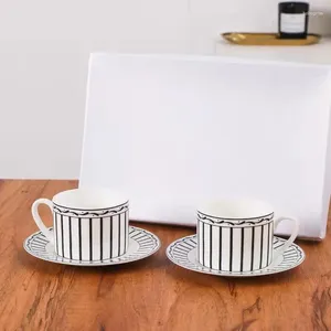 Fincan tabakları kahve ince kupalar fincan dekorasyon tabağı kemik çin ve çay seramik lüks setler içecek porselen set düğün