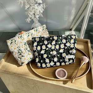 Cosmetic Bags 1 Pc Embroidery Floral Handbag For Women Aesthetic Flower Bag Portable Vintage European Style High Capacity Cotton