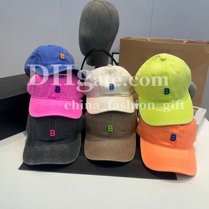 Baseball cap designer brev hatt för män kvinnor godisar färg hatt fashionabla gata hatt par hatt utomhus sport sol mössa semester rese hatt