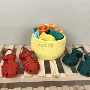 Slipper 2024 Summer Baby Sandals Roman Girls Maddlers Kids Hollow Princess Metal Bugle Shoes Candy Jelly Beach Shoes Boys Slippers 2448