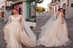 2020 Eleganta bröllopsklänningar V Neck Capped Sleeve Lace Applicques Bridal Gowns Backless Sweep Train A Line Wedding Dress Robe de Ma9387448
