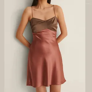 Sıradan elbiseler geri dönüştürülmüş renk bloğu spagetti kayışları mini elbise kadınlar v Boyun saten yan fermuar bir çizgi seksi pembe zarif plaj ışık bornoz