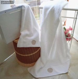 Designer Hotel asciugamano da bagno in cotone puro 3 pezzi set di ricamo a logo oro asciugamano a vapore per vasca da bagno a vapore asciugamano da bagno puro asciugamano da bagno con scatola regalo