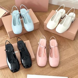 MIUI Designer Ballet Ballet Heels Retro Cow Patent Patent Leather Package Head Mary Jane Heels Pumps Shoes Macaroon T Strap Hitten Heels Slingback