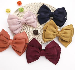 Nytt Bow Hair Clip 5 Color Girl Velvet Bow Hair Pins Fashion Korean College Style Hairpin Spring Clip Hårtillbehör Hela GJ6769694