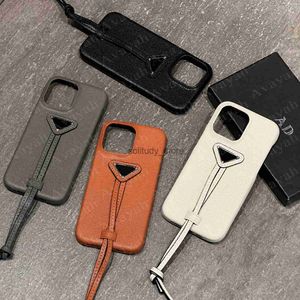 Triângulo de designer de casos de telefone celular para iPhone 15 14 13 12 Pro Max Leather Skin Skin Brodper Case Metallic Letter LUSC Strap dedo Tampa anti-esbelia Q240408