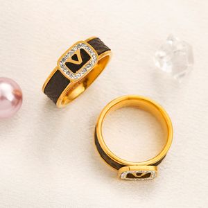 Ring för kvinna lyxig designer ring dubbel bokstäver ringer 18k guld pläterad ring bröllop present läder utsökt ring kvinnor ring hög kvalitet 20stil