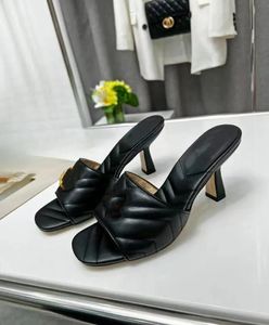 Высококачественные женские сандалии высокие каблуки Дизайнерские металлические пряжки кожаные тапочки размером 35-42
