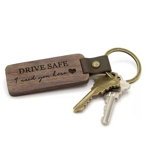 DIY Wooden Designer Keychains for Men Women Crafts Square Round Wood Chips PU Leather Keychain Wholesale