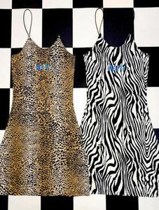 Autumn Onighty ärmlös Sexig klänningsbrev broderi Leopardtryck Party Christmas Dresses Bodycon Sheath Summer Dress Y1905146345490