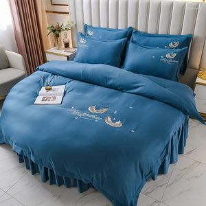 Sängkläder set stil runda 4 st säng kjol monterad ark täcke täcke kudde romantisk fast färg broderi tvättad satin set #/