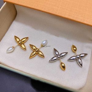 2022 modedesigner smycken stud kvinnor örhänge brev koppar guld pläterad elegant vinge charm örhängen ny stil med låda