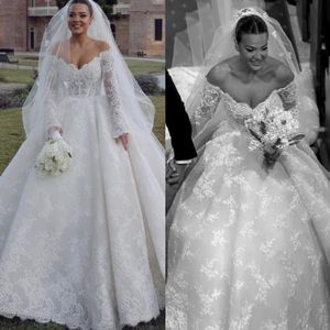 Boho bollklänning klänning för brud av axel fullla bröllopsklänningar långa ärmar ruffle robe de mariage spetsfull brudklänningar