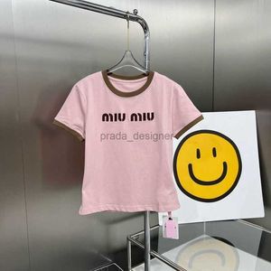 Designer Women's T -shirt 24SS Spring Summer New Fashion Contrast Color Round Neck Top Slim Fit mångsidig söt bokstav klistermärke broderad kortärmad t -shirt