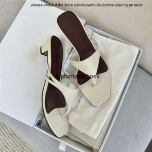 The ROW Shoewrow New A The Shoes Fashion di alta qualità nelle scarpe Summer Womens Leather French Flip Flops Sandali piatti.