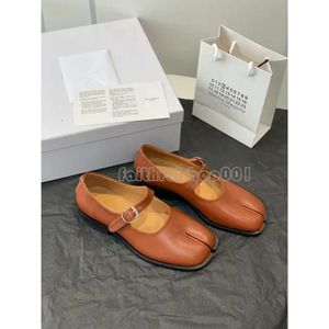 Topp Maison Mihara Yasuhiro Hank OG Sole Canvas Low Tabi Ballerina Shoe Women Luxury Designer Sandal Ha Ballef Flat Leather Ankel Heel Slip On Boot Lambskin 933