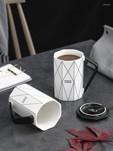 Tassen Nordic Ins Tasse mit Deckel Spoon kreativer Kaffee Keramik Tasse ein Paar Geschenkbox Kunden Trend Wasser